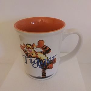 Disney Store Bouncing TIGGER large Coffee Mug Cup Orange Interior.